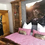 Hoch3 شقة ايمنستادت ام الغو